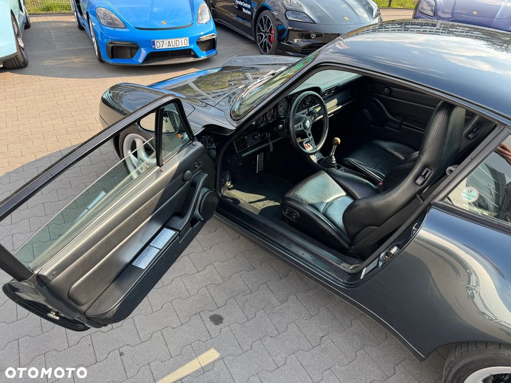 Porsche 911 Carrera - 26