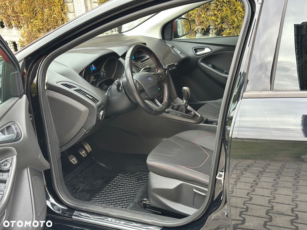 Ford Focus 1.5 EcoBoost STart-Stopp-System ST-LINE - 32