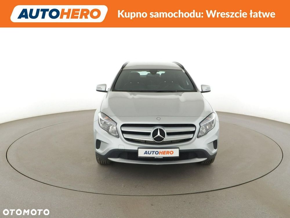 Mercedes-Benz GLA 200 7G-DCT - 12