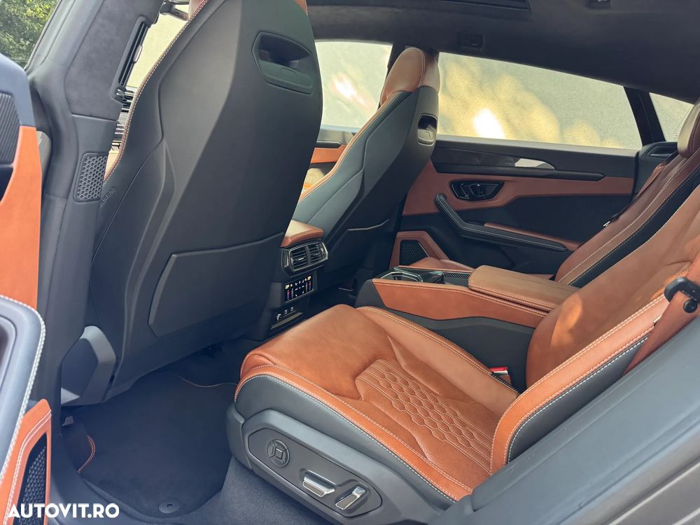 Lamborghini URUS - 10