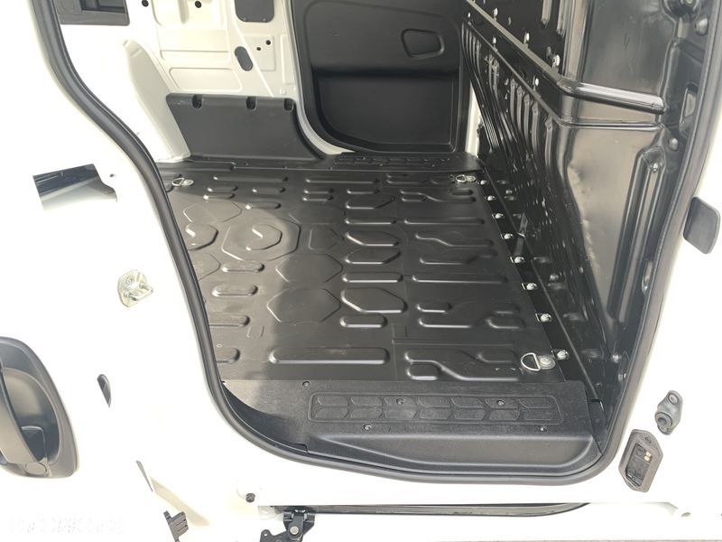 Fiat PROFESSIONAL DOBLO L2 Long VAN MAXI WZMOCNIONY Ładowność 961kg, Homologacja cięż. VAT-1, HAK 1300kg wpinany, BAGAŻNIK, Alarm, Czujniki parkowania, Halogeny, Podgrzewane fotele, Koła 16' MOCNY NAPĘD 1.6 MultiJet, 105KM Emisja spalin Euro-6, Skrzynia biegów 6cio stopniowa! Oryginalna zabudowa paki, - 33