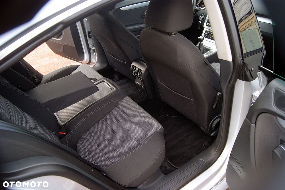 Volkswagen Passat CC - 37
