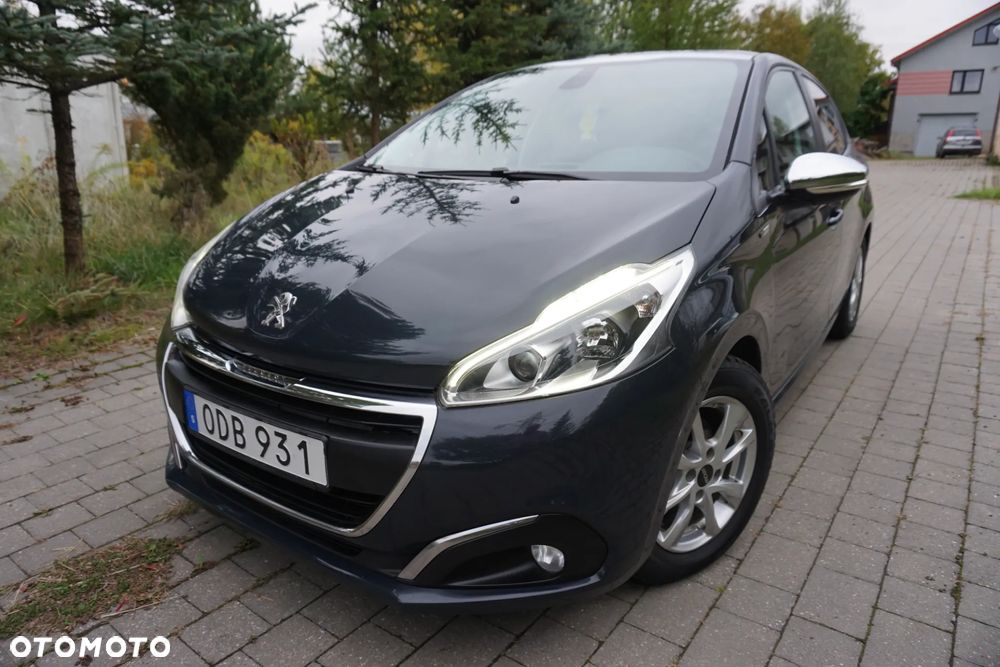 Peugeot 208 - 1