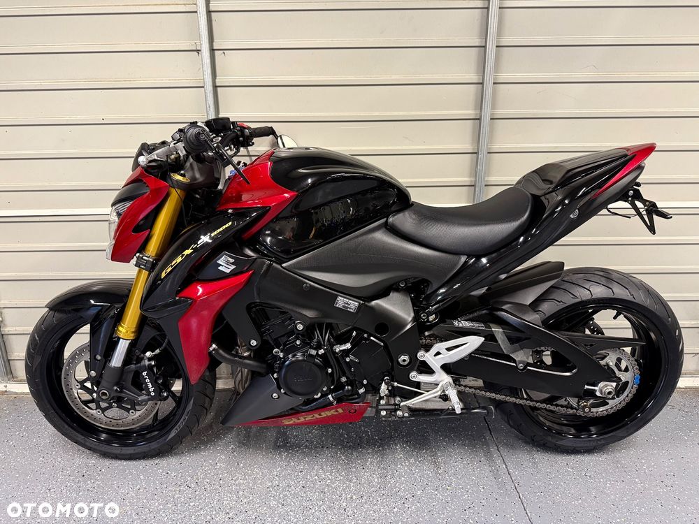 Suzuki GSX - 12