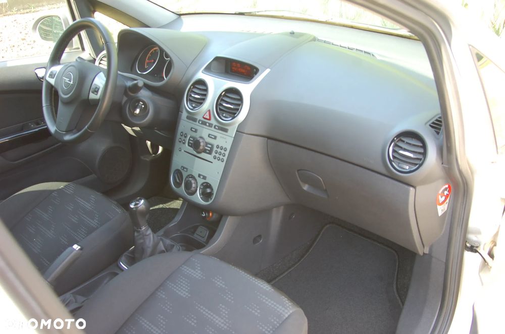 Opel Corsa 1.4 16V Energy - 9