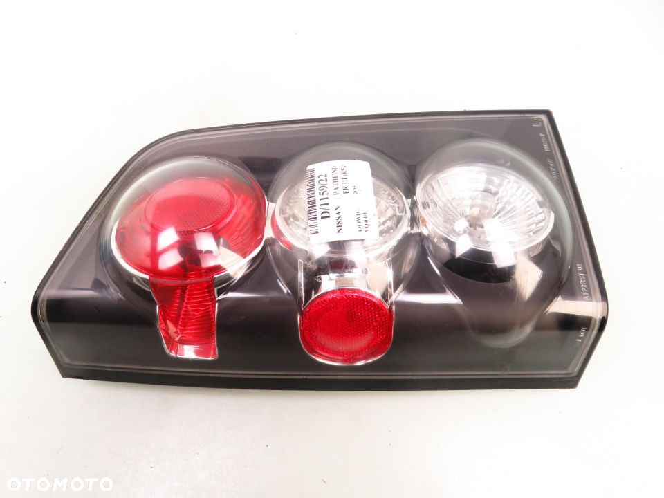 LAMPA LEWA TYLNA NISSAN PATHFINDER R51 - 2