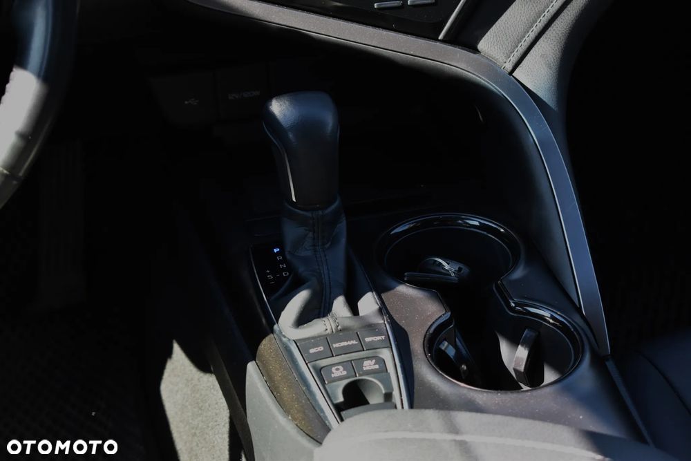 Toyota Camry 2.5 Hybrid Comfort CVT - 20