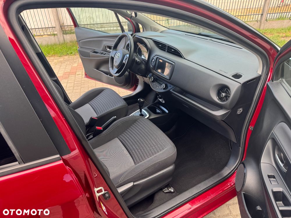Toyota Yaris Hybrid 100 Premium - 9
