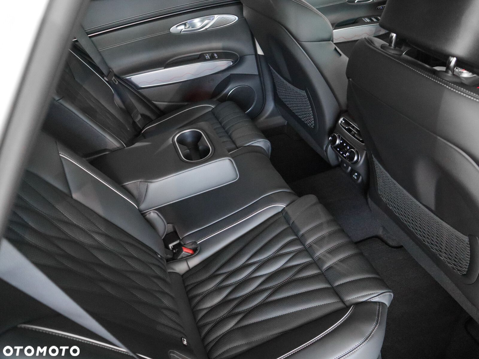 Genesis GV70 2.5T AWD AT8 Luxury Line - 17