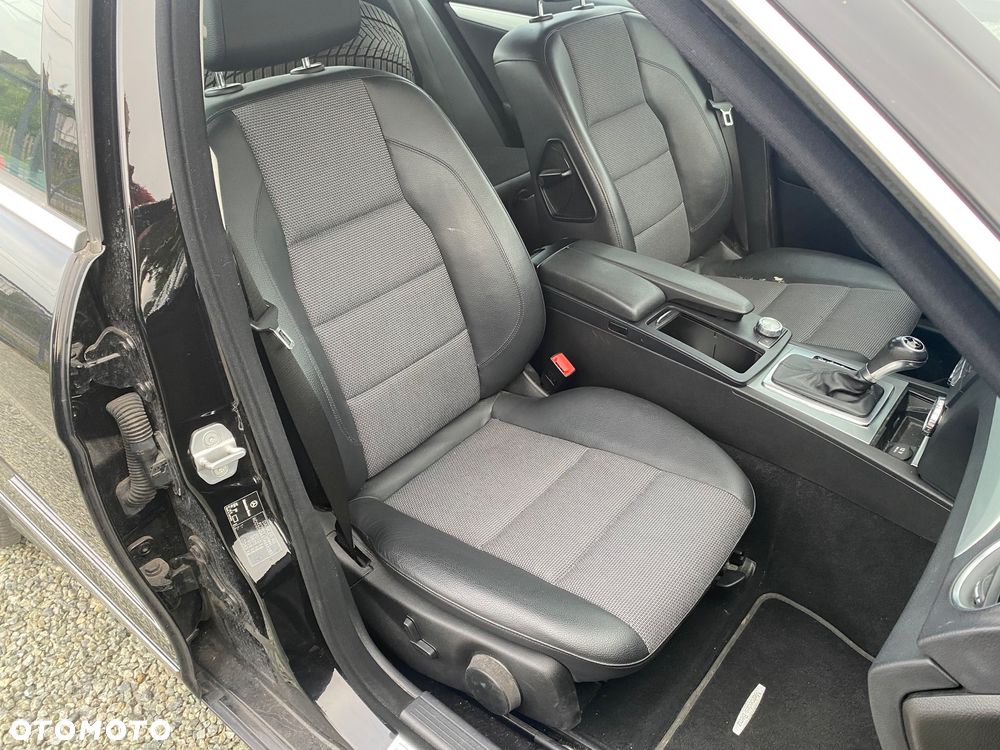 Mercedes-Benz Klasa C 180 CGI Automatik BlueEFFICIENCY Avantgarde - 27
