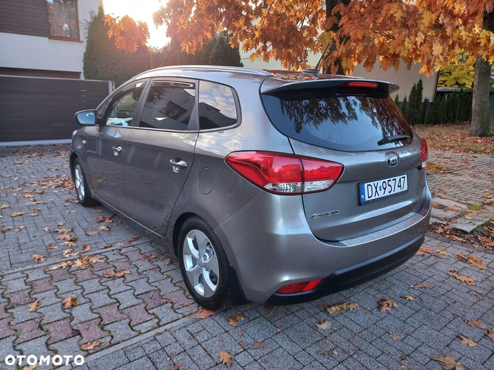 Kia Carens - 5