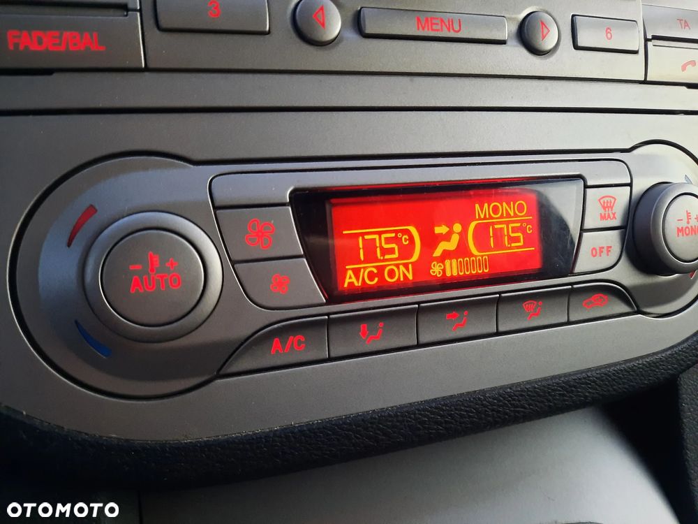 Ford Kuga 2.0 TDCi 4x4 Titanium - 12