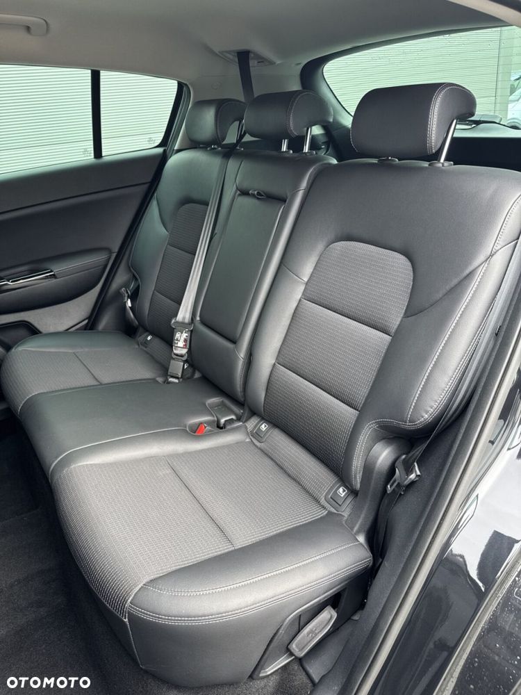 Kia Sportage 1.6 GDI Black Edition 2WD - 31