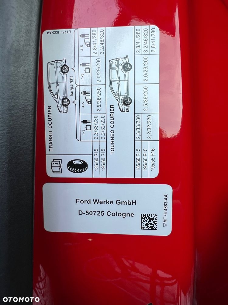 Ford Transit Courier - 12