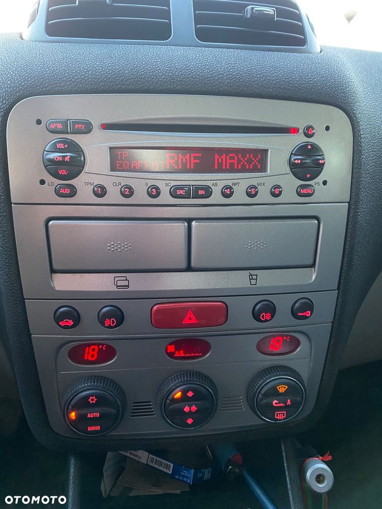 Alfa Romeo 147 2.0 Twin Spark Distinctive - 9