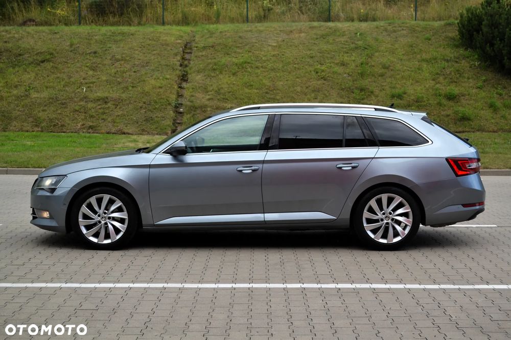 Skoda Superb 2.0 TDI Sportline DSG - 25