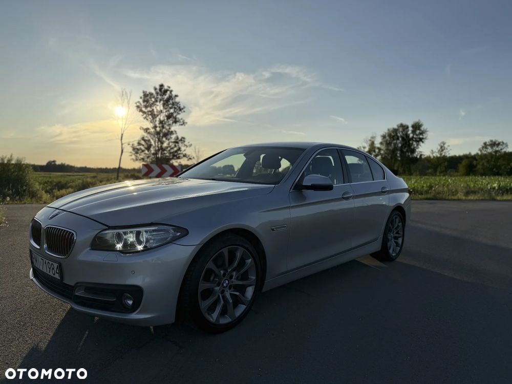 BMW Seria 5 528i xDrive Luxury Line - 9