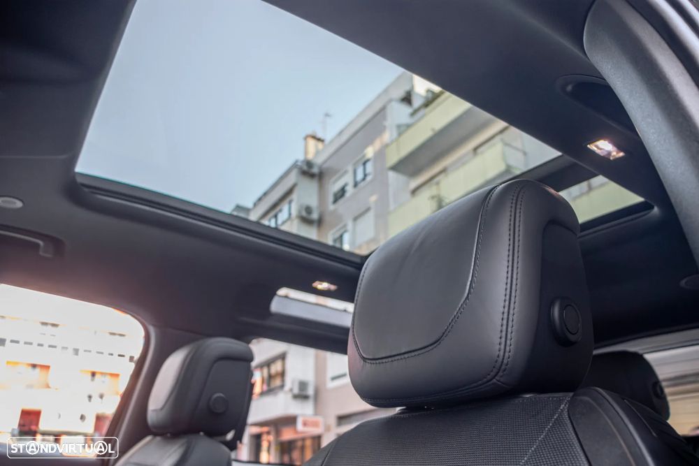 Land Rover Defender - 12