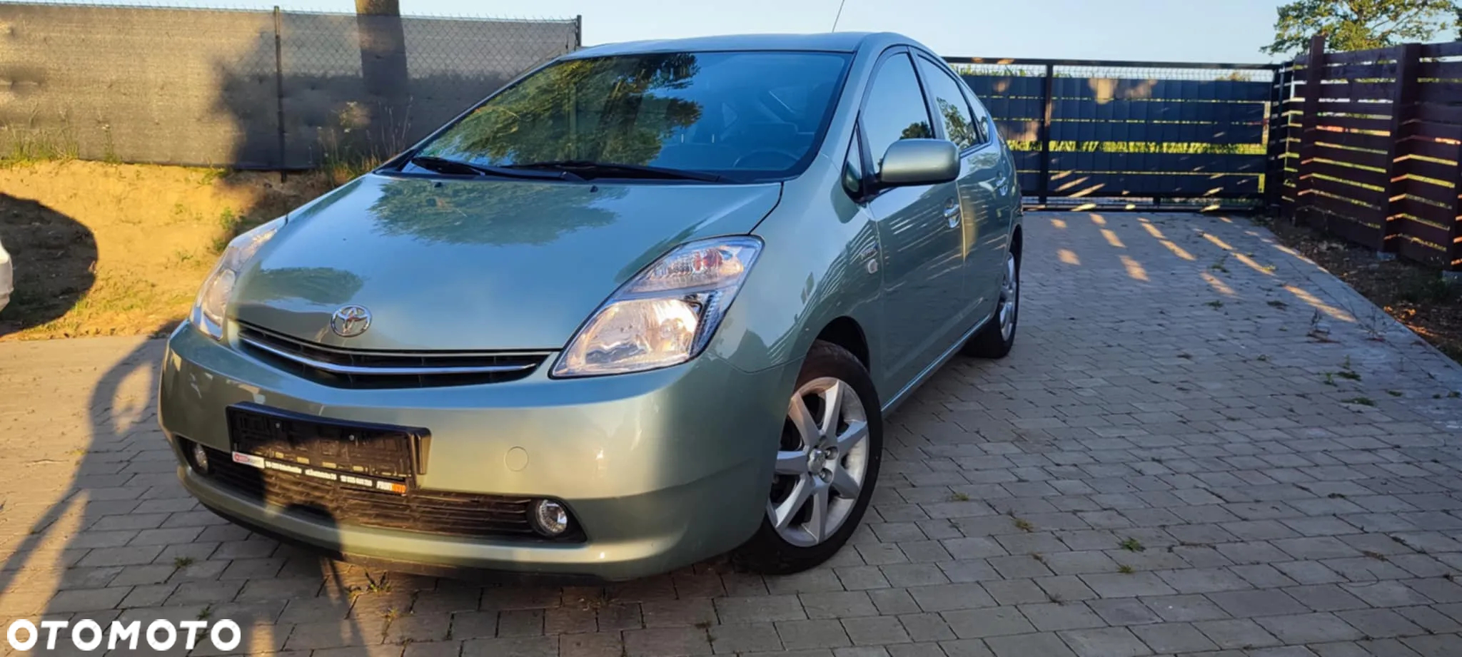 Toyota Prius (Hybrid) Executive - 6