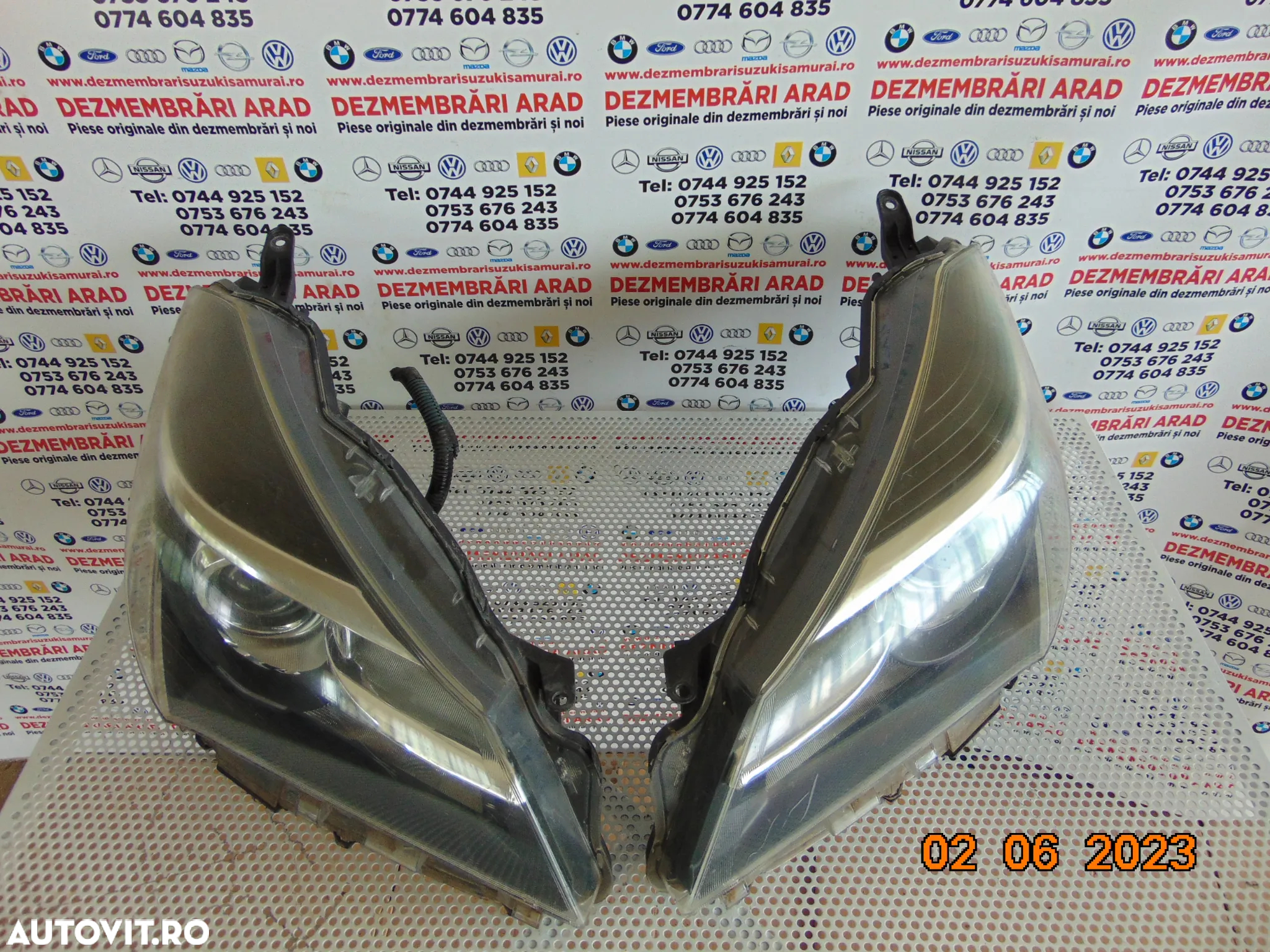 Far Toyota yaris 2012-2017 faruri lupa stanga dreapta toyota yaris 3 p13 dezmembrez - 2