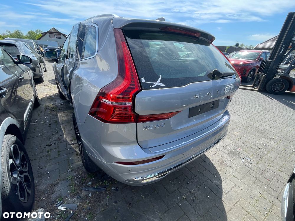 Volvo XC 40 B4 B AWD R-Design - 3