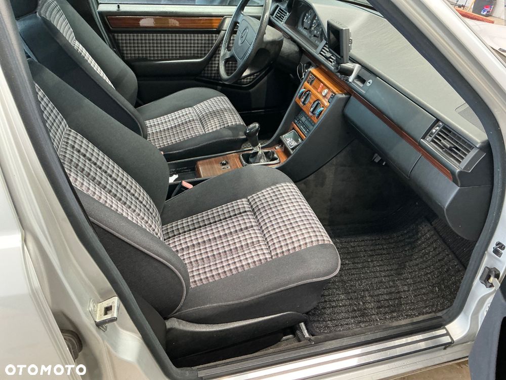 Mercedes-Benz W124 (1984-1993) - 18