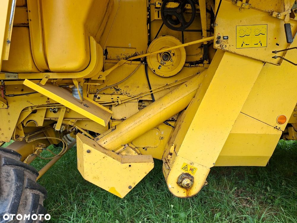 New Holland Tx 68 - 37