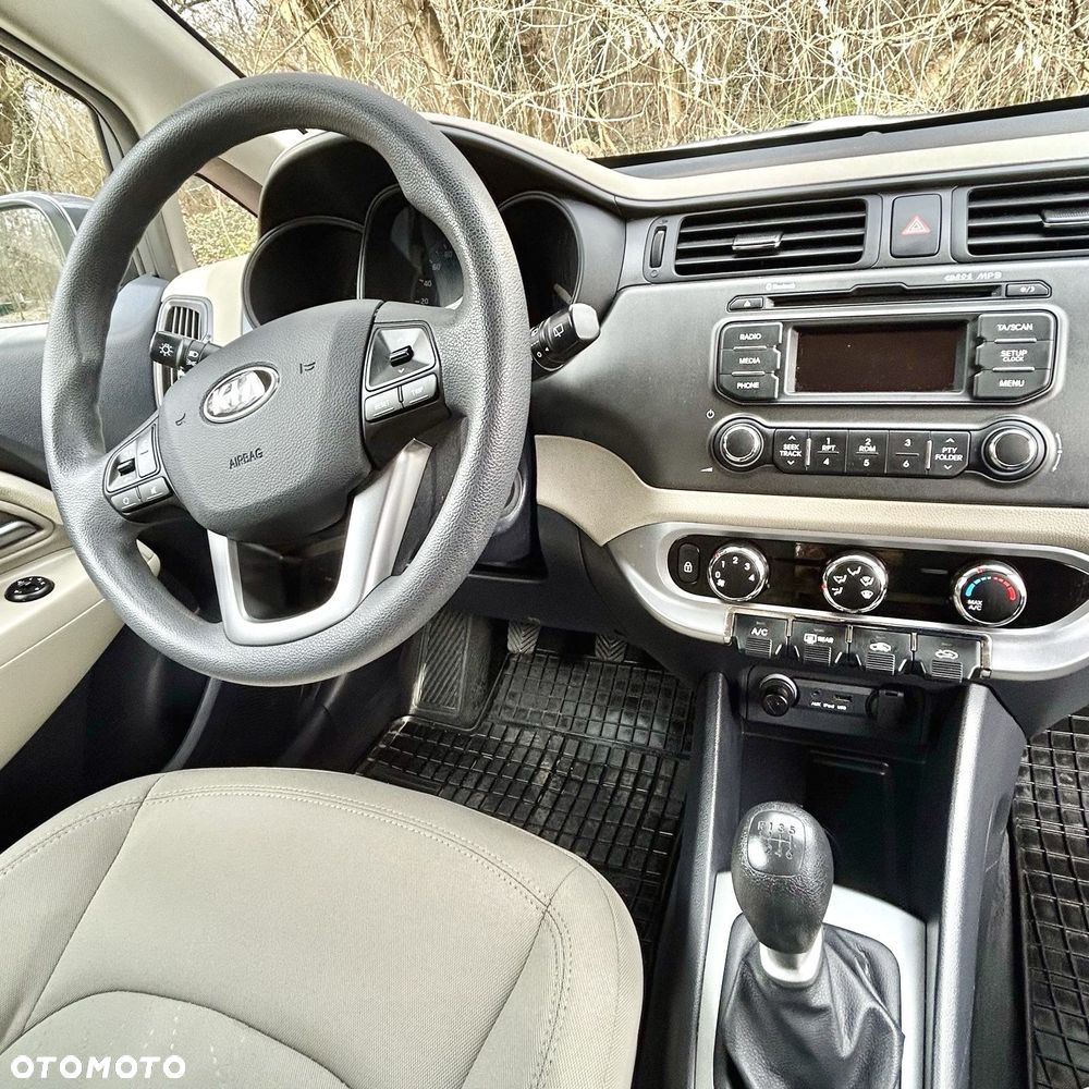 Kia Rio 1.4 L - 5