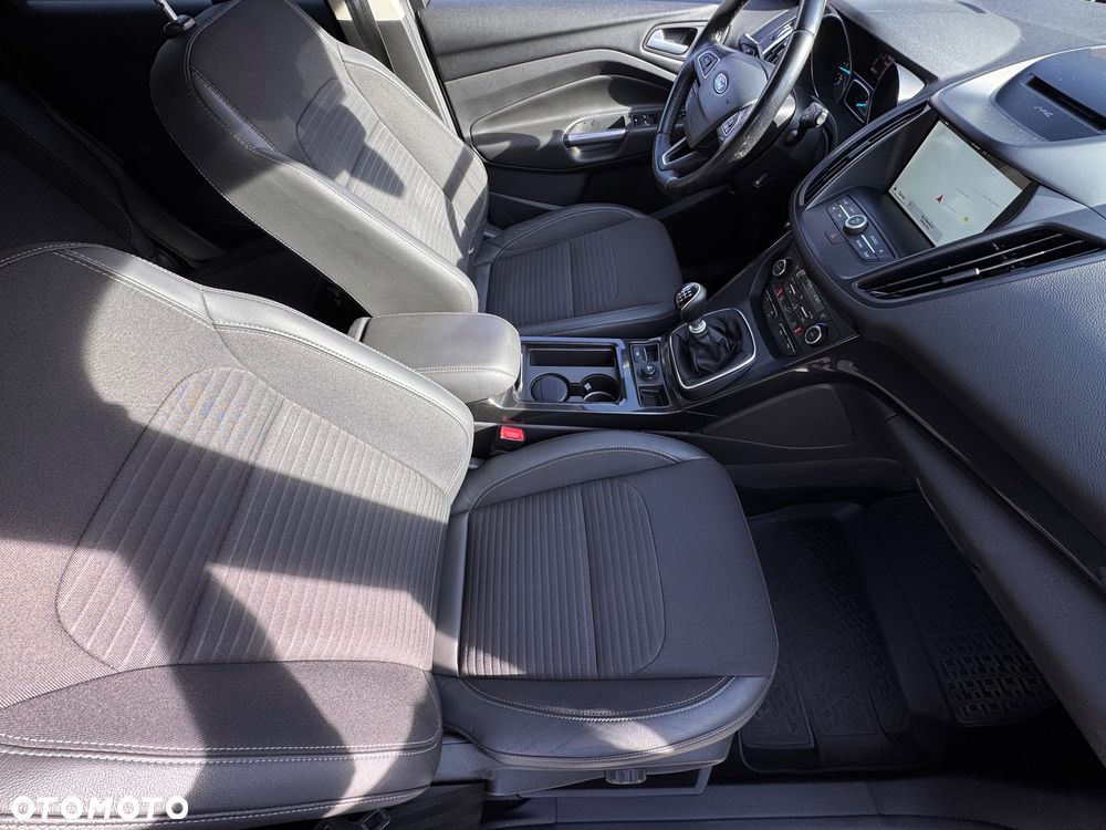 Ford Kuga 2.0 TDCi 4x4 Titanium - 28
