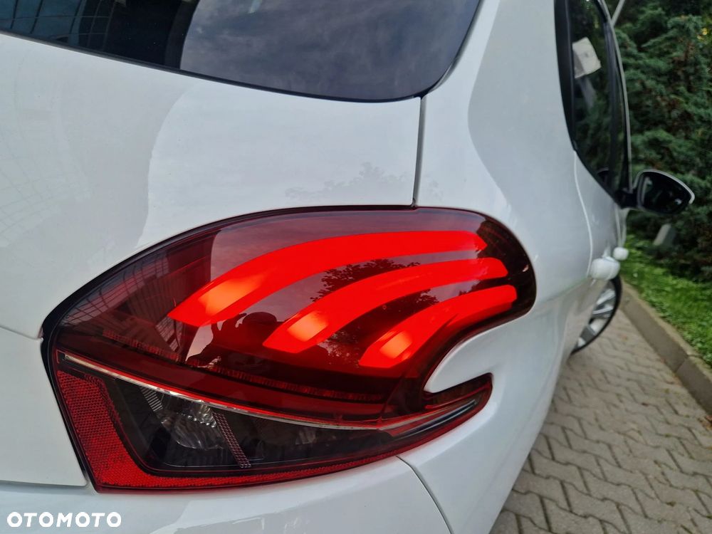 Peugeot 208 Blue-HDi 100 Stop&Start Allure - 11