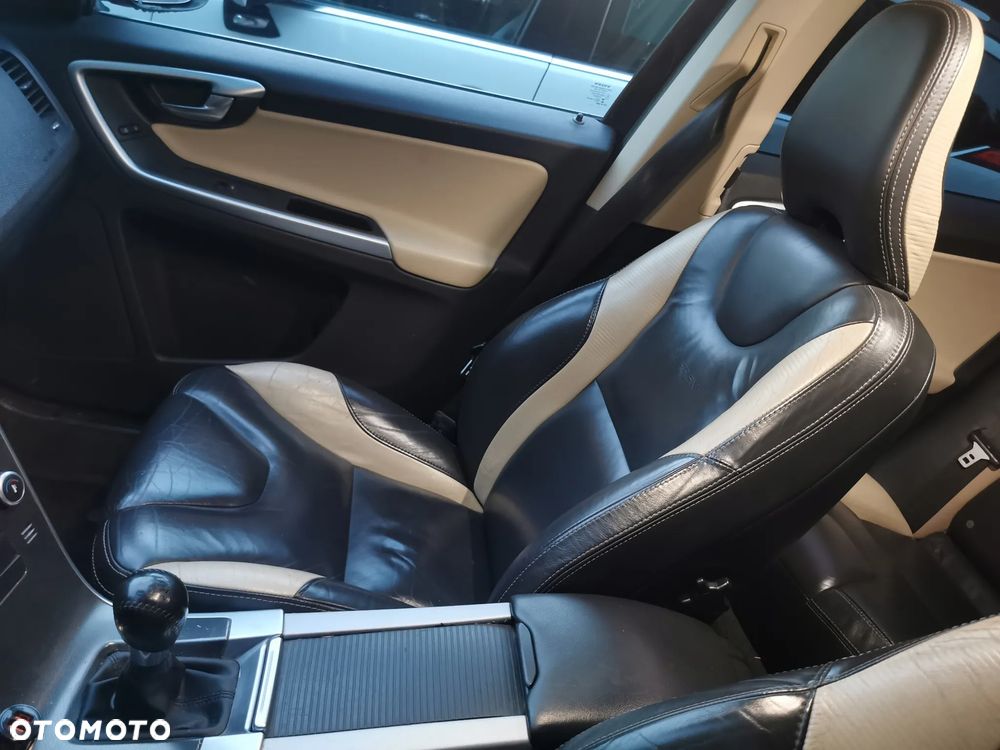 Volvo XC 60 2.4D R-Design - 13