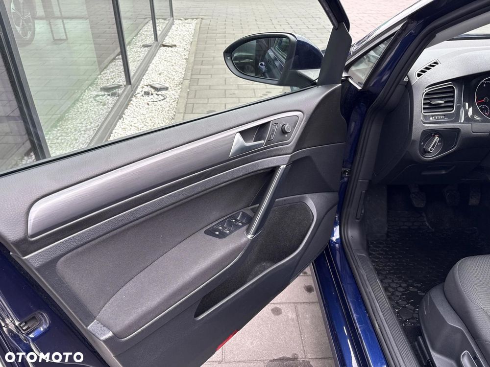 Volkswagen Golf - 10