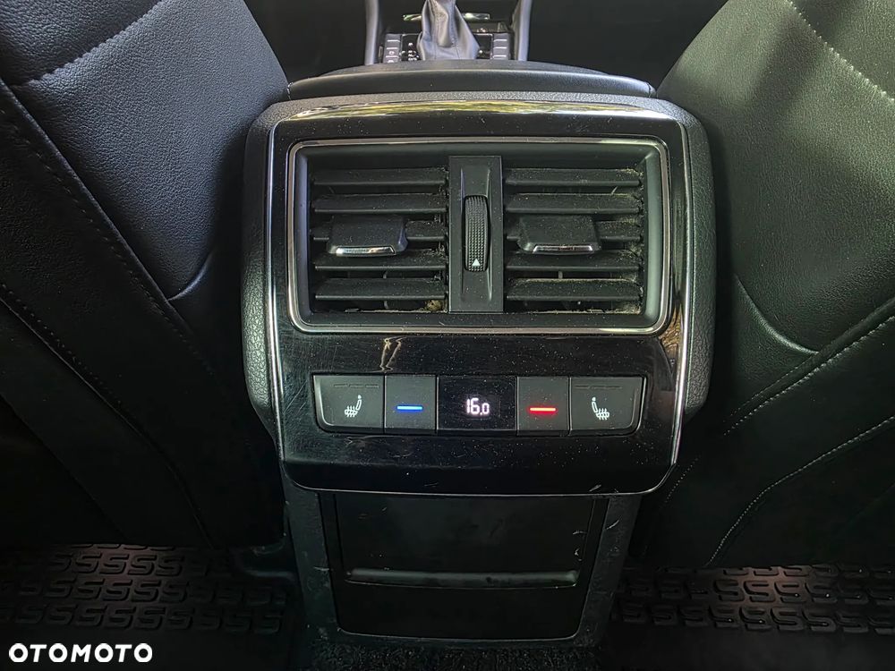 Skoda Superb 2.0 TDI 4x4 DSG L&K - 25