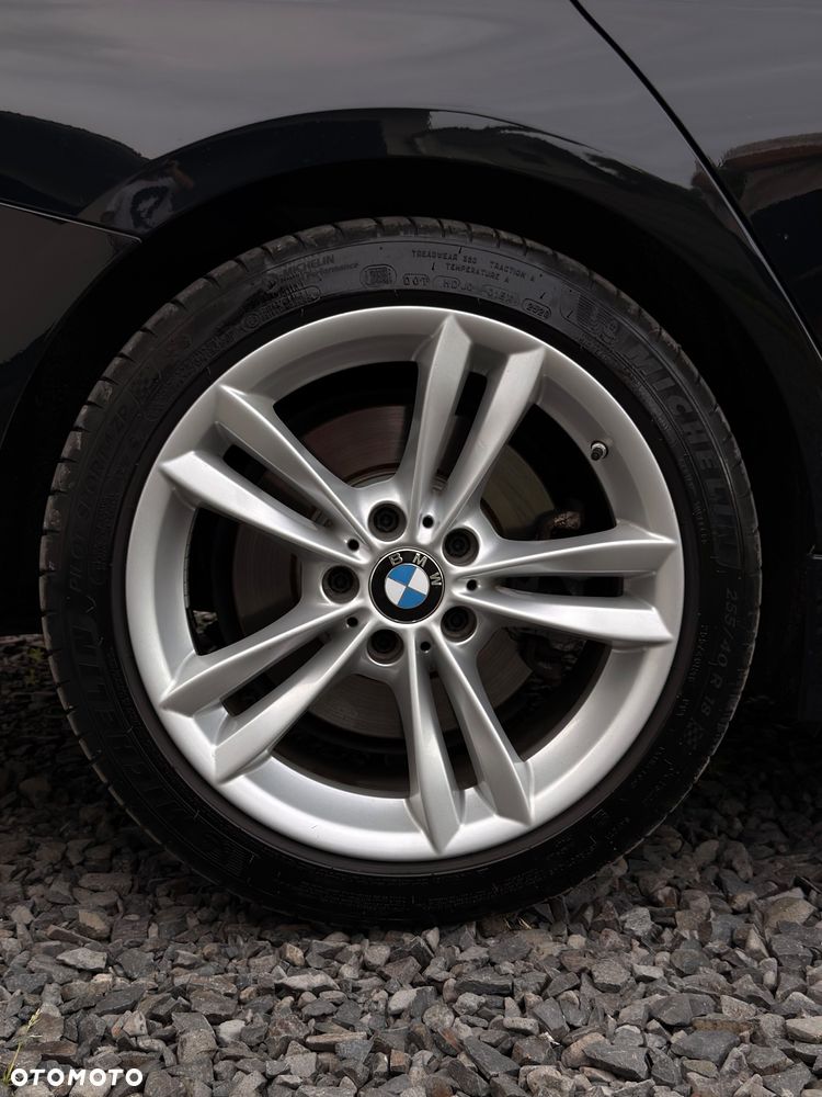 BMW Seria 3 330d xDrive Sport Line EU6 - 33