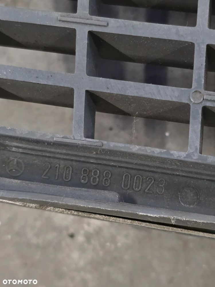 Grill/maskownica MERCEDES W210 - 5