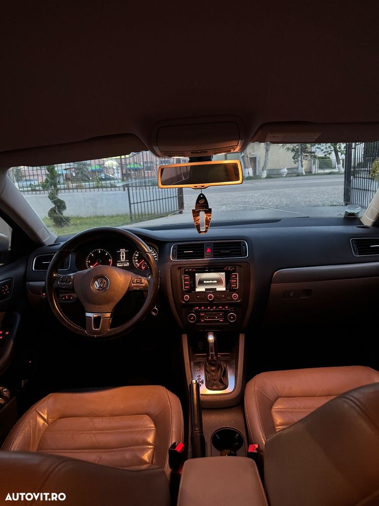 Volkswagen Jetta 1.6 TDI DPF Comfortline DSG - 9