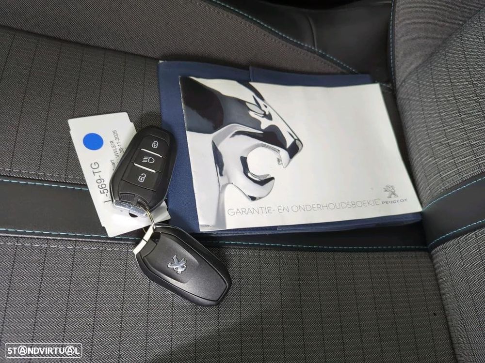 Peugeot 2008 1.2 PureTech Allure - 10