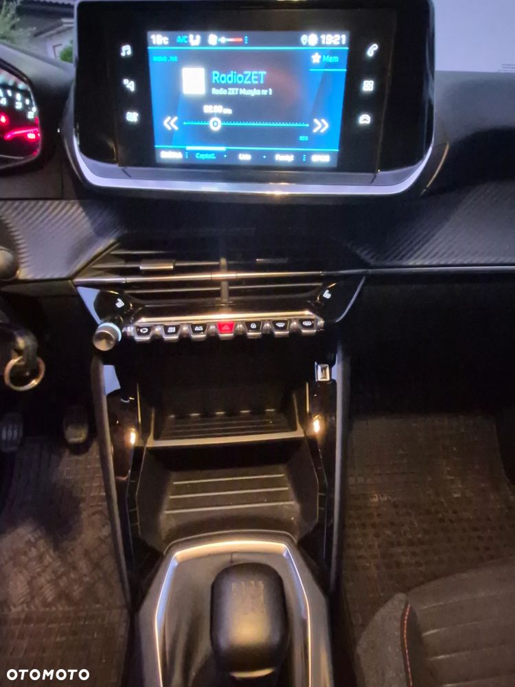 Peugeot 208 - 17