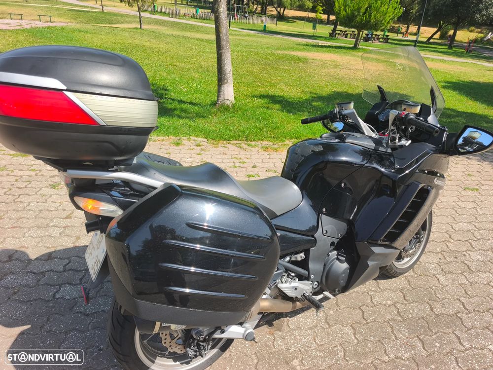 Kawasaki GTR 1400 - 11