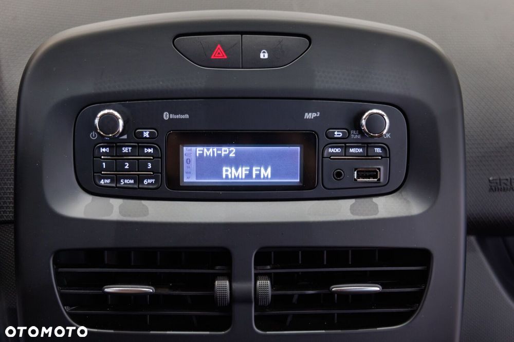 Renault Clio 1.2 16V Life EU6 - 27