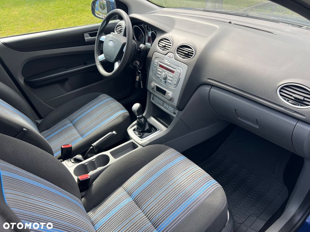 Ford Focus 1.6 16V Style+ - 14
