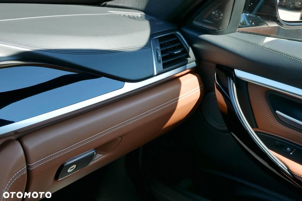 BMW Seria 3 330i M Sport - 36
