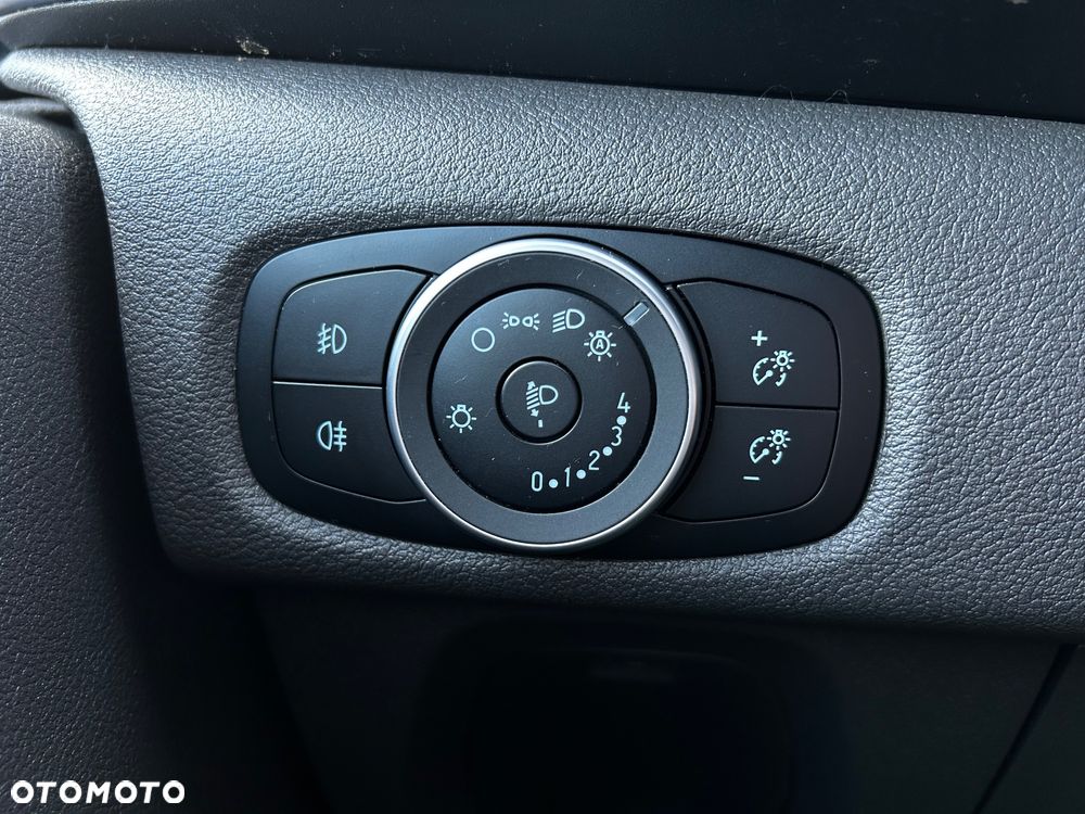 Ford Tourneo Custom - 24