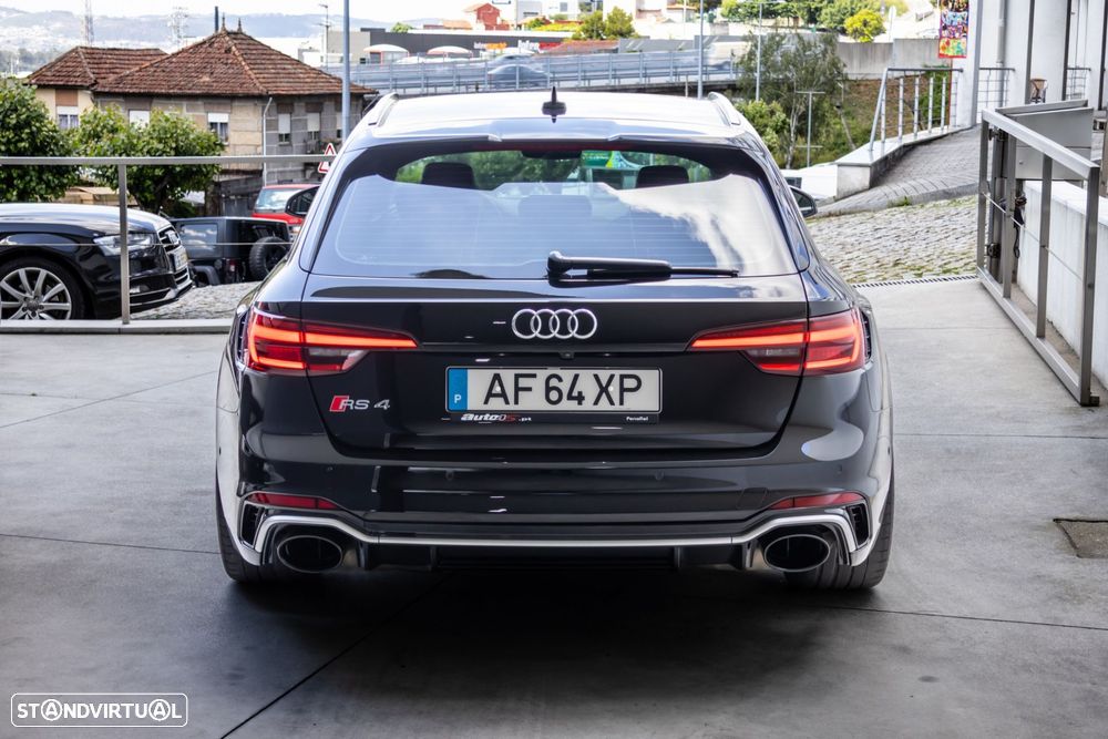 Audi RS4 Avant - 7