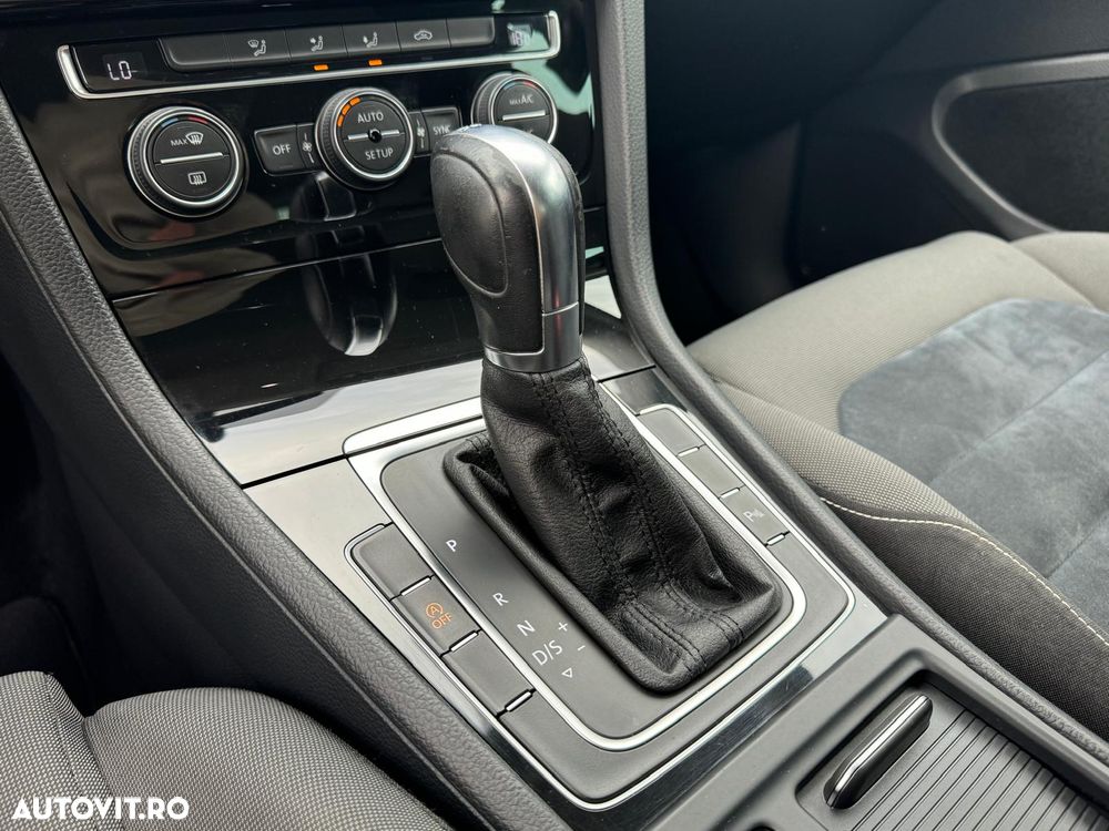 Volkswagen Golf 1.6 TDI DPF DSG Team - 18