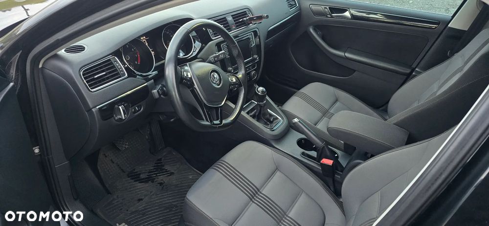 Volkswagen Jetta - 9