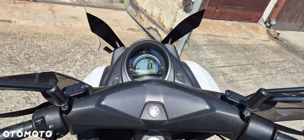 Yamaha NMAX - 7