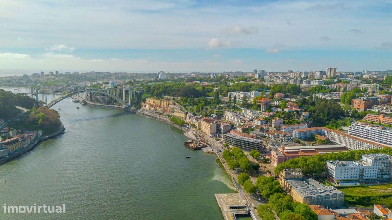 Edifício com espectacular vista sobre o Douro, em Massarelos, Porto - Grande imagem: 4/24