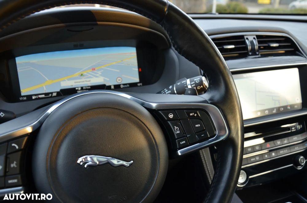 Jaguar F-Pace 20d AWD Aut. R-Sport - 30