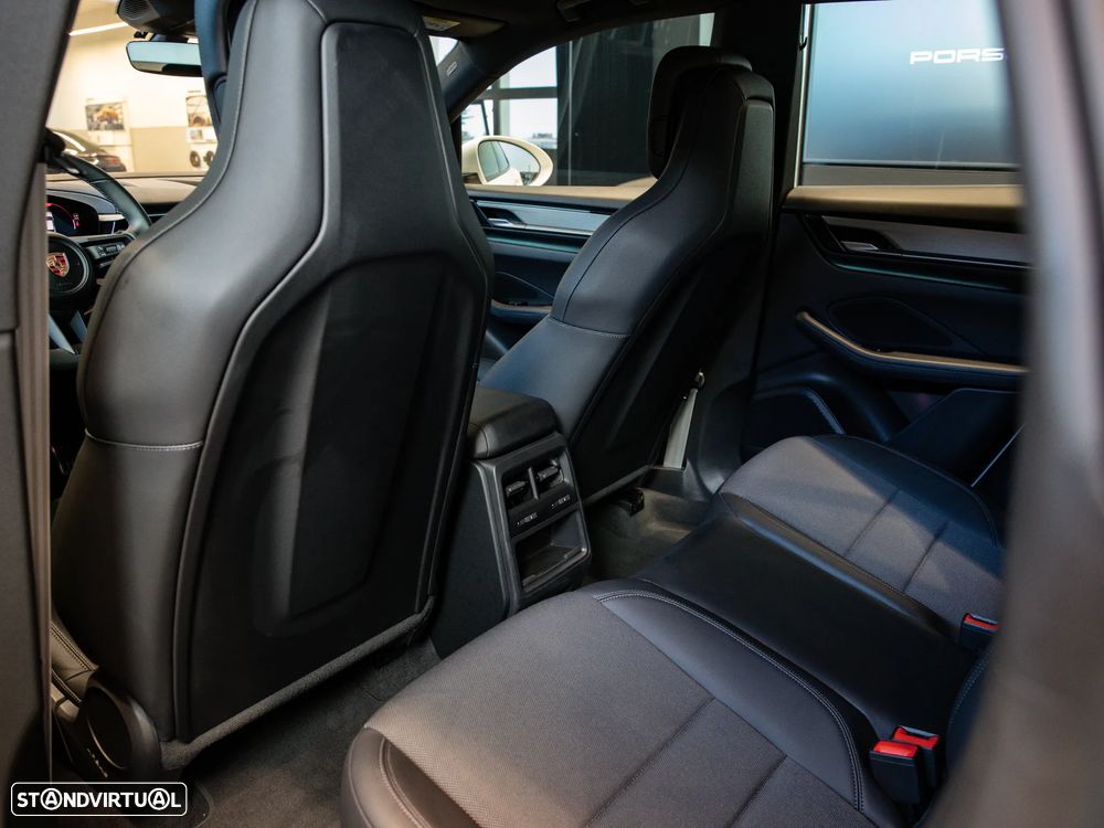 Porsche Macan Electric 4 - 33